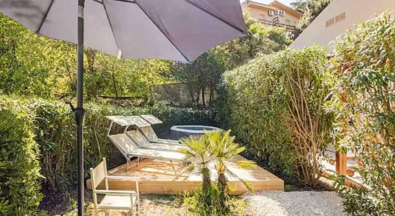 Villa with hot tub, barbeque & garden — photo 2
