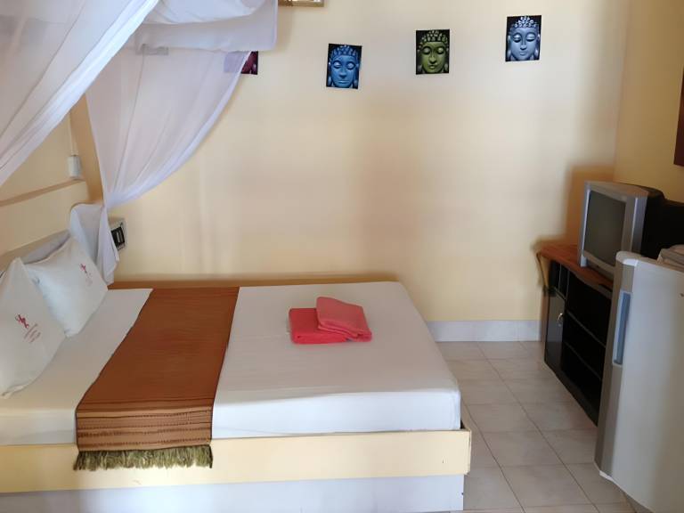 Fong Kaew and Baan Nang Fa Guesthouse in Patong