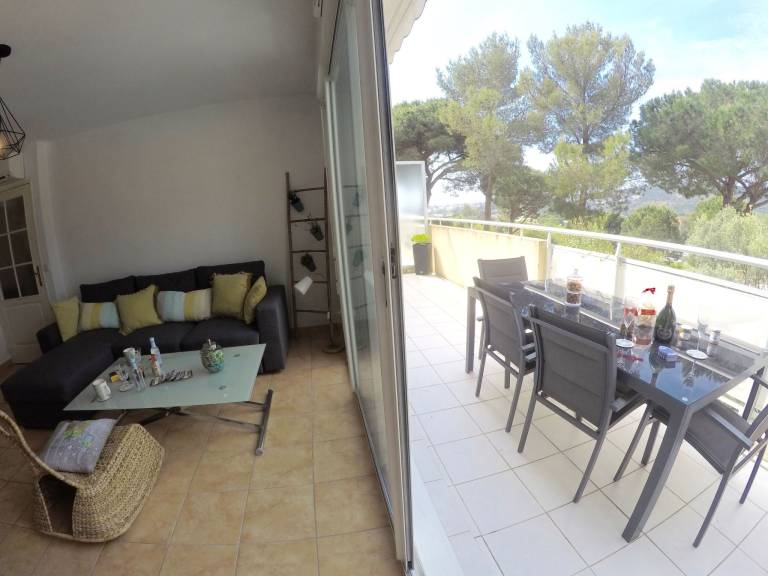 Rental apartment with patio, pool & yard — photo 4