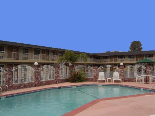 Sunset Inn Lake Oroville — photo 3