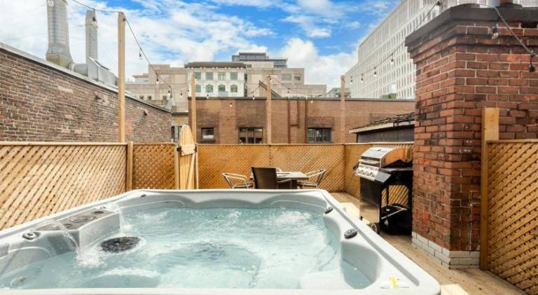 Holiday apartment with hot tub | Close to Mary | Pet-friendly — photo 2