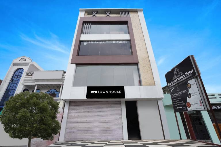 OYO 828489 The Grand Suites