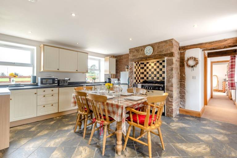 Fully equipped lovely cottage with garden & jacuzzi | Pet-friendly — photo 4