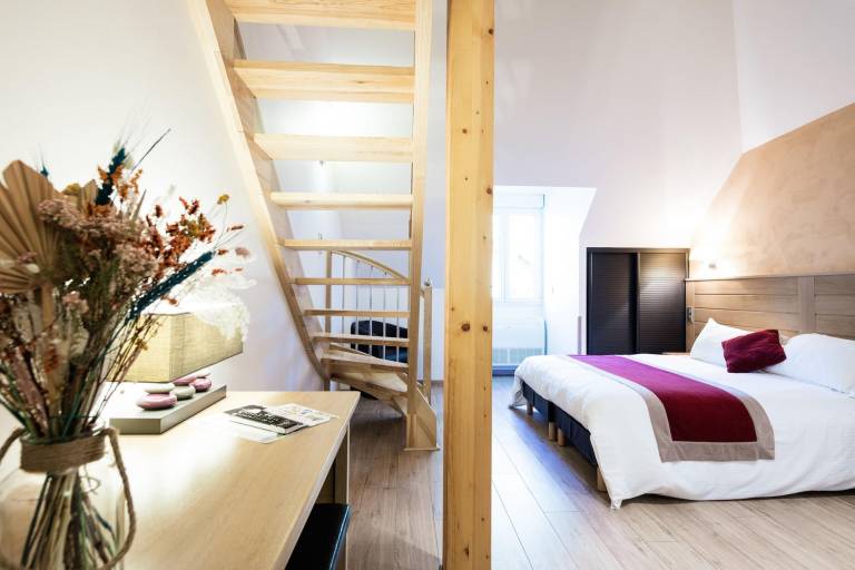 Logis Hotel Restaurant Les 2 Rives - A75, en bordure de riviere — photo 2