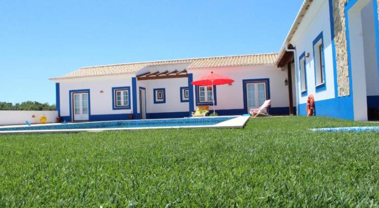Fully equipped house with barbecue, private pool & patio | Suitable for remote work | Pets are welcome — photo 5