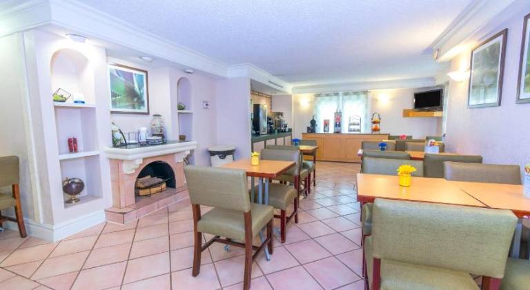 La Quinta Inn by Wyndham Clute Lake Jackson — photo 4