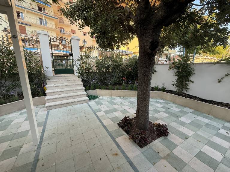 Villa with barbecue, patio & garden | Panoramic view — photo 5