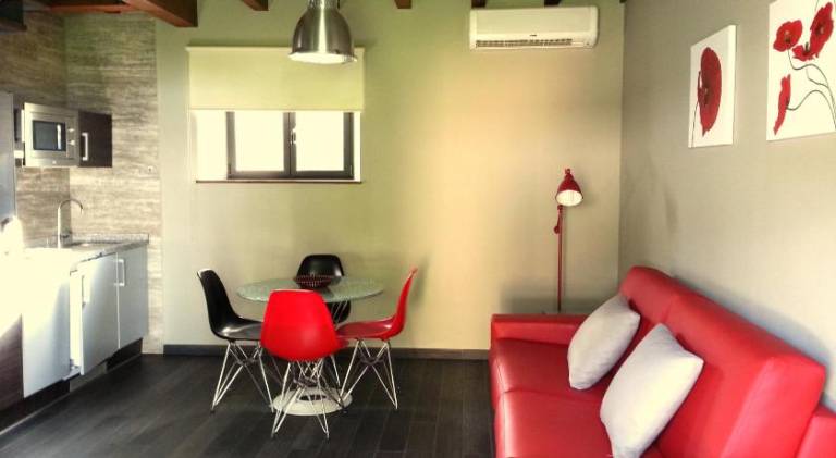 Apartment with yard, patio & grill — photo 2