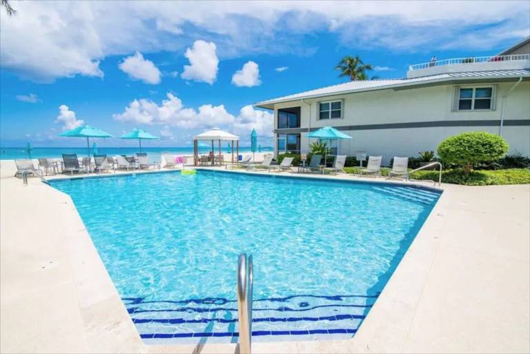 Oceanfront Seven Mile Beach 3BD Condow Pool Tennis