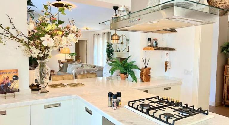 Villa with garden, hot tub & private pool | Perfect for remote work — photo 4