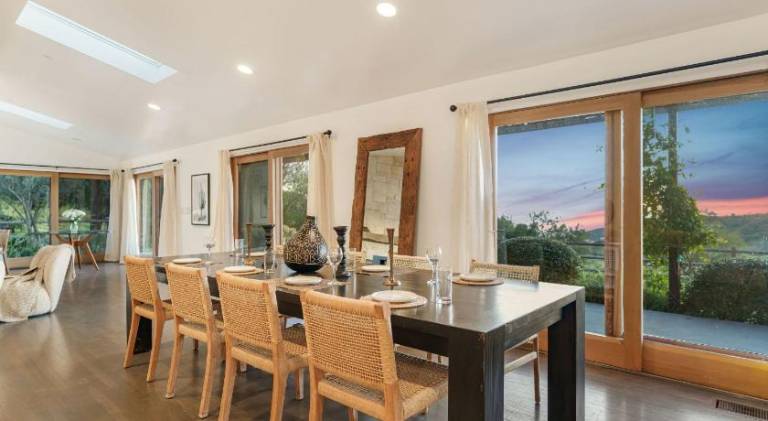 Vacation home with patio — photo 3