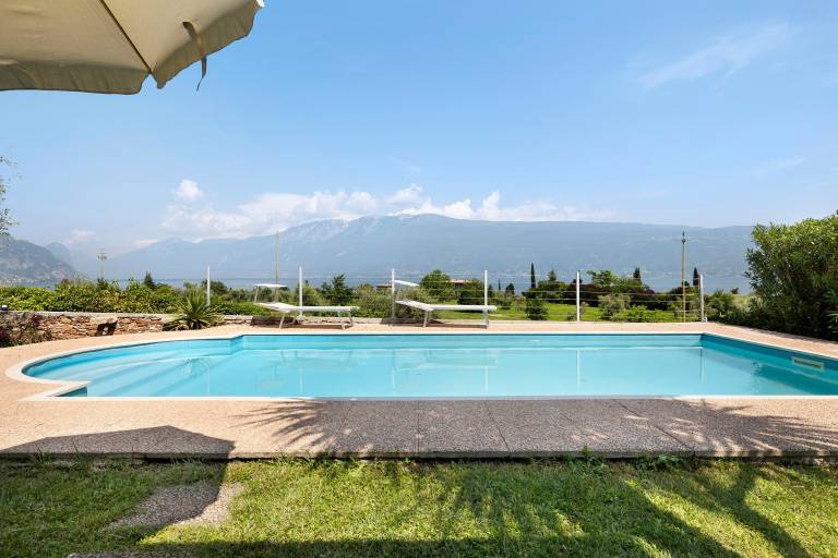 Villa with grill, patio & private pool | Garden view — photo 2