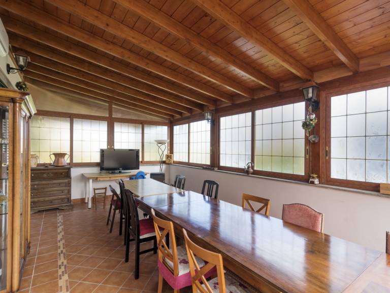 House with barbeque & yard — photo 2