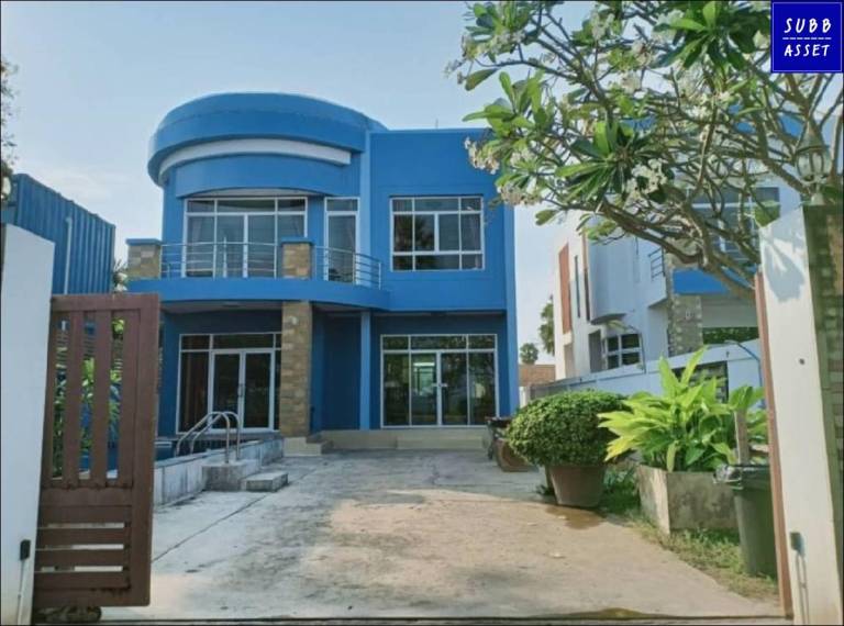 BeachFront 6 bedroom Poolvilla Pranburi Beach in Pranburi