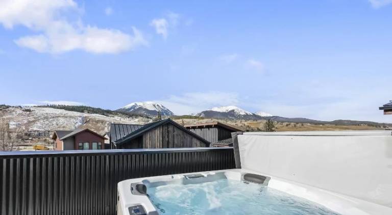 House with hot tub | Perfect for remote work — photo 3