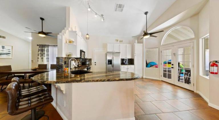 Fully equipped house with terrace, yard & private pool | Perfect for remote work | Pets allowed — photo 4