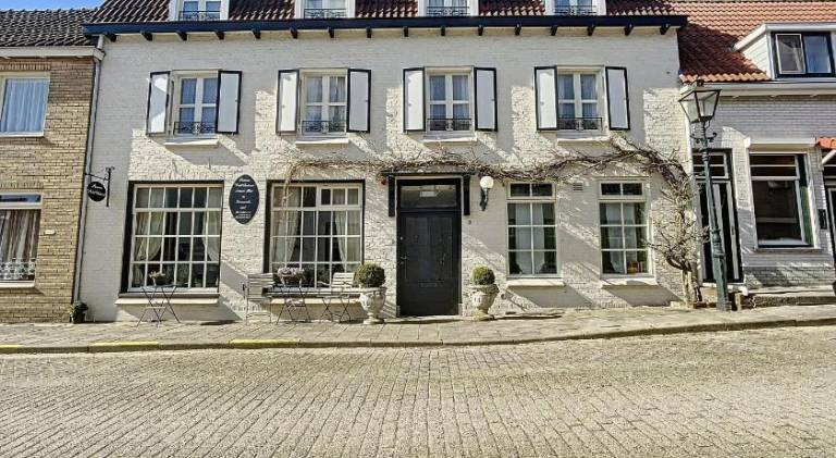 B&B Petit Chateau Rust en Charme Centraal in Zeeuws Vlaanderen