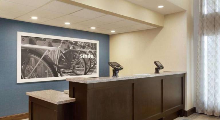 Hampton Inn & Suites Springdale — photo 5