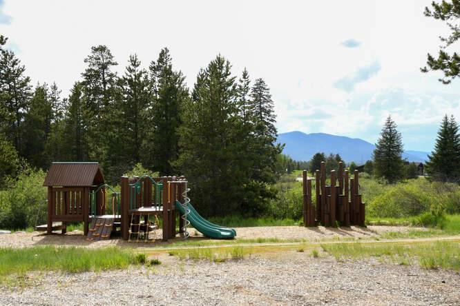 Child-friendly beautiful vacation home with grill | Mountain view | Dogs allowed in Winter Park, CO