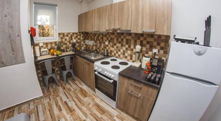 Holiday apartment with hot tub, yard & patio | Near Acropolis Museum — photo 3