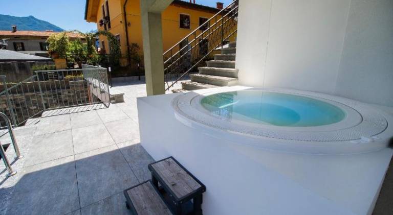 Villa with hot tub & pool — photo 4