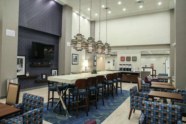 Hampton Inn & Suites Mount Laurel Moorestown