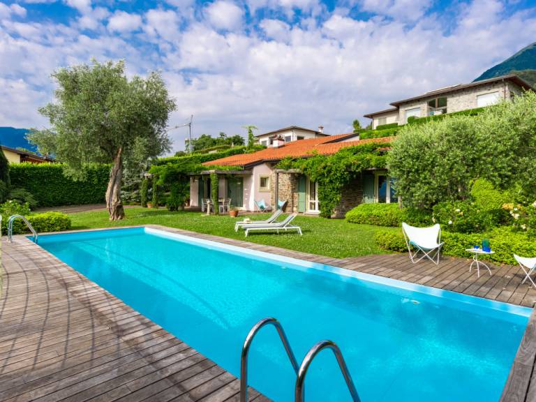 House  Lenno