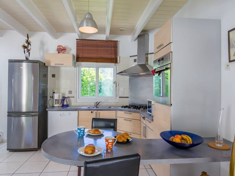 Fully equipped vacation home with garden, patio & barbeque | Beach nearby | Pets allowed — photo 5