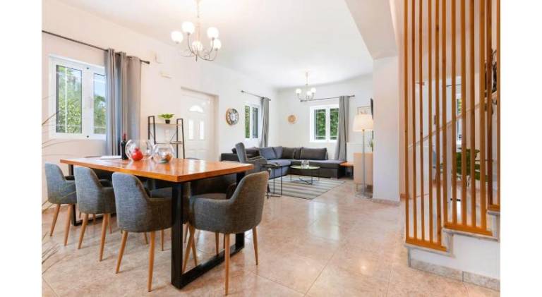 Villa with barbecue, terrace & private pool | Pets allowed — photo 4