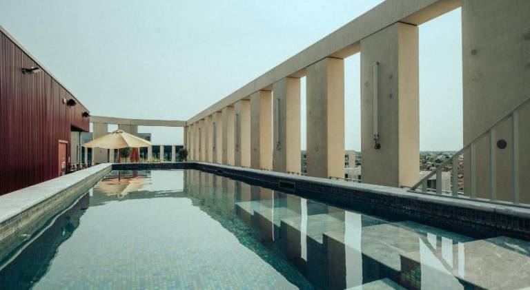 Serviced apartment with pool & terrace — photo 2