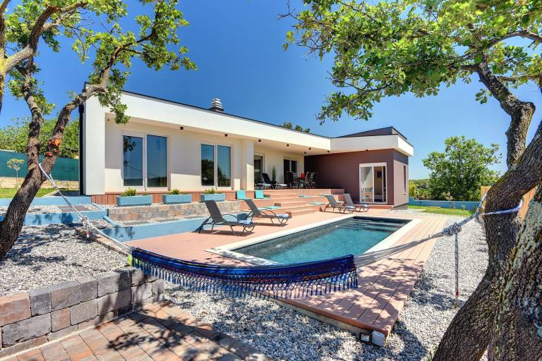 Villa with private pool just minutes from the beaches in Pula