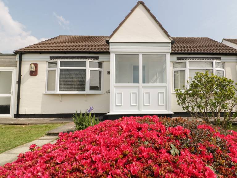 Family-friendly pleasant cottage with garden | Pet-friendly in Newquay