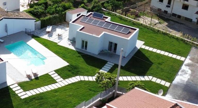 Villa with yard & pool | Dogs allowed — photo 5