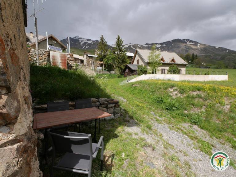 Gite with terrace, BBQ & yard — photo 5
