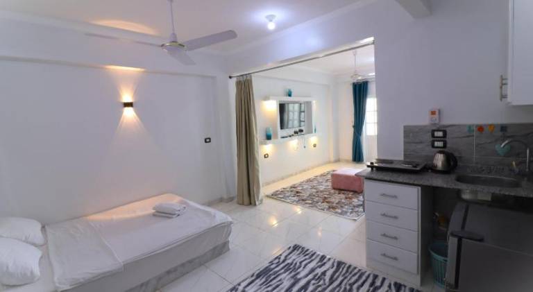 Serviced apartment with pool, barbeque & yard | Perfect for remote work — photo 2