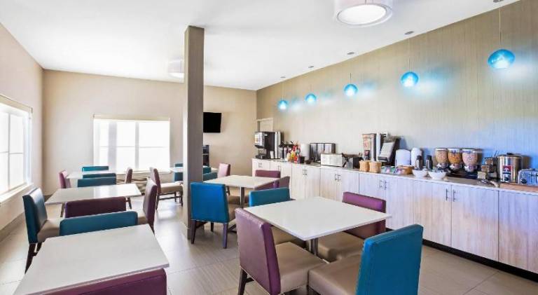 La Quinta Inn & Suites by Wyndham Pharr North McAllen — photo 4