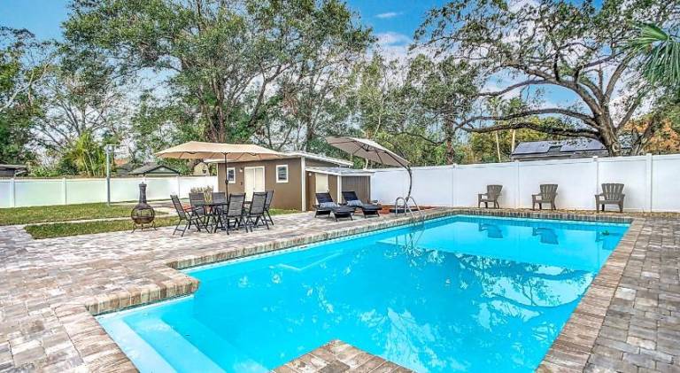 Vacation home with pool | Pets are welcome — photo 4