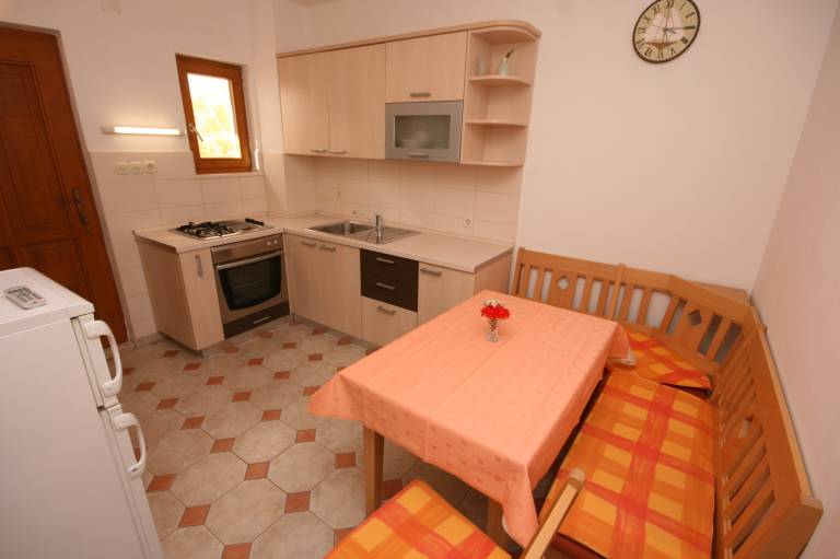 One bedroom apartment near beach Mandre, Pag (A-6518-b) — photo 5