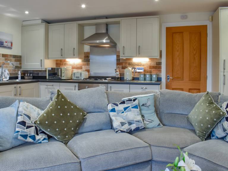 Cottage with garden | River view — photo 4