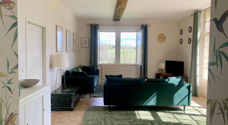 Ample vacation home with pool | Pet-friendly — photo 2