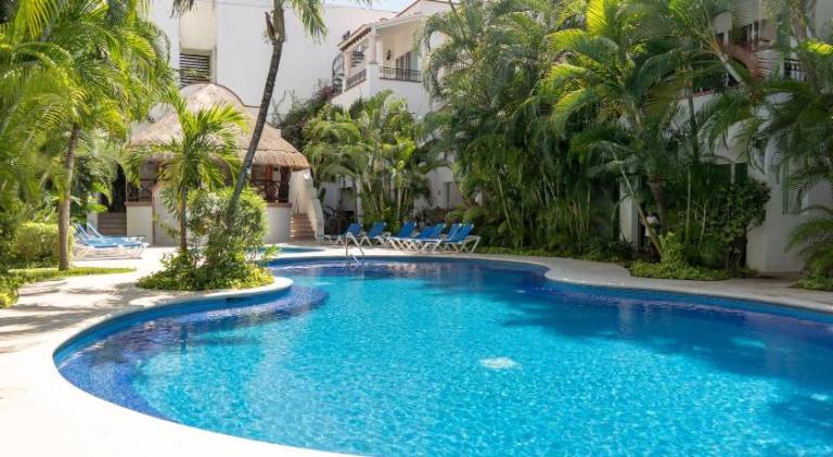 Modern 2BR Apt-3 Baths-Pool-Wi-Fi-Steps to Beach in Playa del Carmen