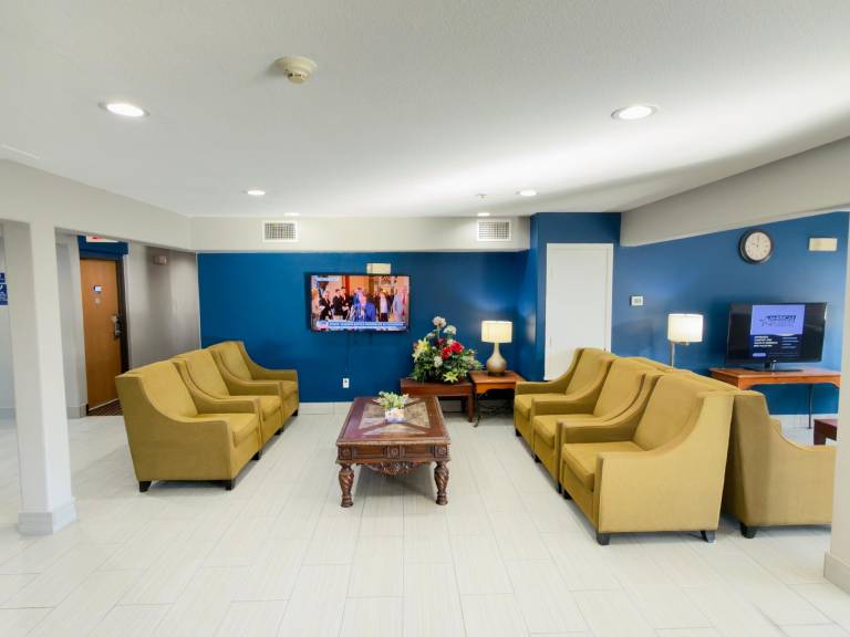 Americas Best Value Inn & Suites Ada — photo 3