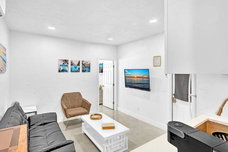 Vacation home | Suitable for remote work in Aventura, FL