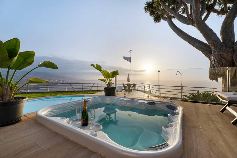 Vacation Home "Villa Bahía de Michel" with Sea View, Pool, Garden & Wi-Fi — photo 4