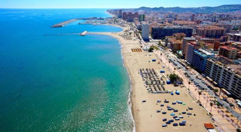 Fuengirola Beach and Holidays in Benalmádena