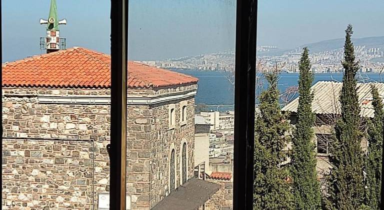 Tam Deniz Manzaralı Sehir Merkezinde — photo 4