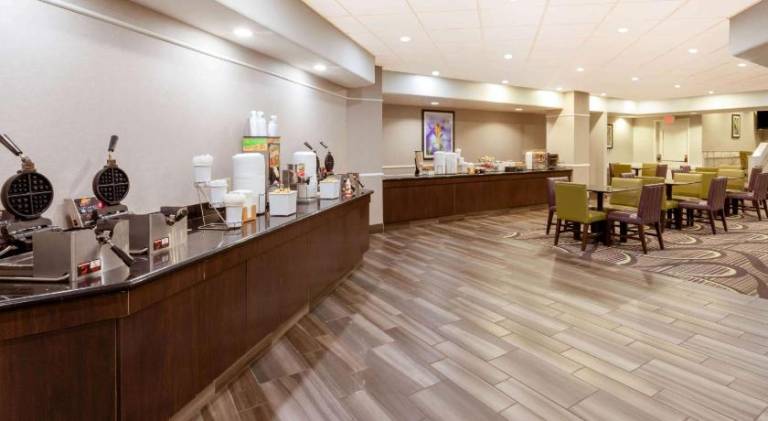 La Quinta Inn & Suites by Wyndham Minneapolis Bloomington W — photo 4