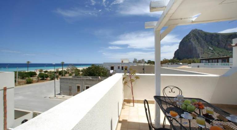 Beautiful apartment with BBQ & patio | Next to the beach | Pet-friendly in San Vito Lo Capo