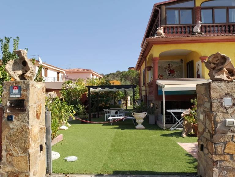 Centrally Located, Mediterranean Holiday Apartment with Garden and Terrace; Pets Allowed — photo 2