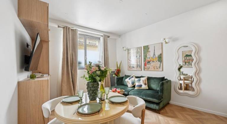 Lavie Maison Sauna Hot Tub & AC in 7th in Montrouge